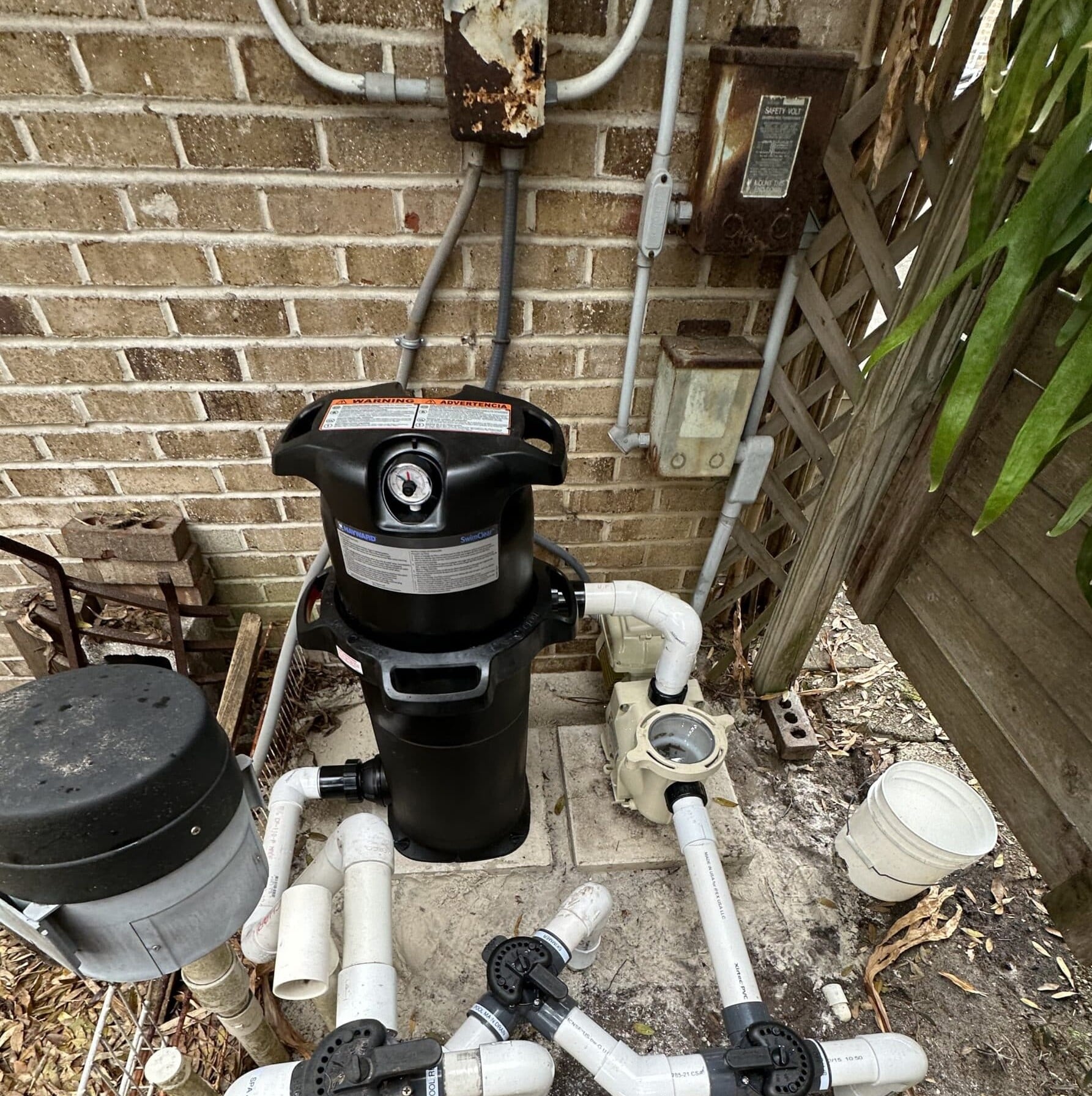 Filter and pump on a home equipment pad