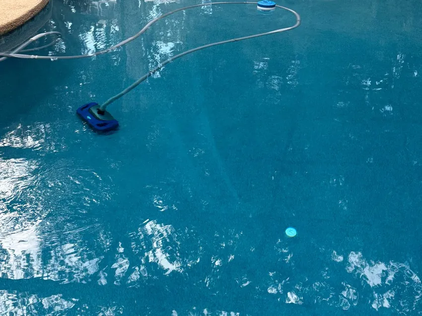 Clean blue pool on weekly service in Jacksonville